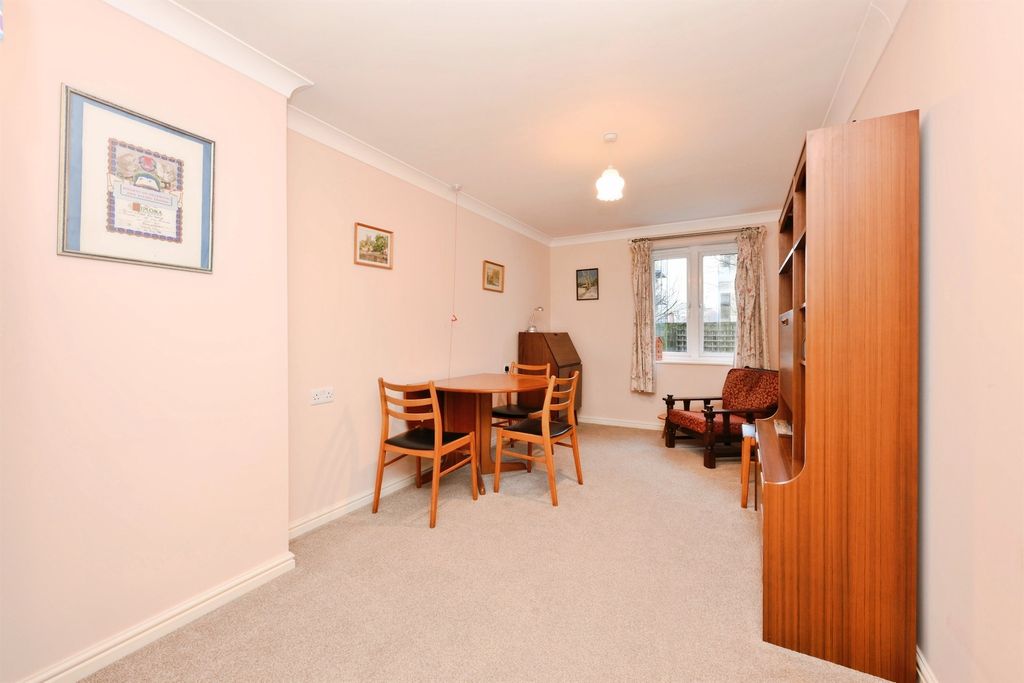 Additional image 6 of 2 bed flat for saleBrocket Road, Hoddesdon EN11