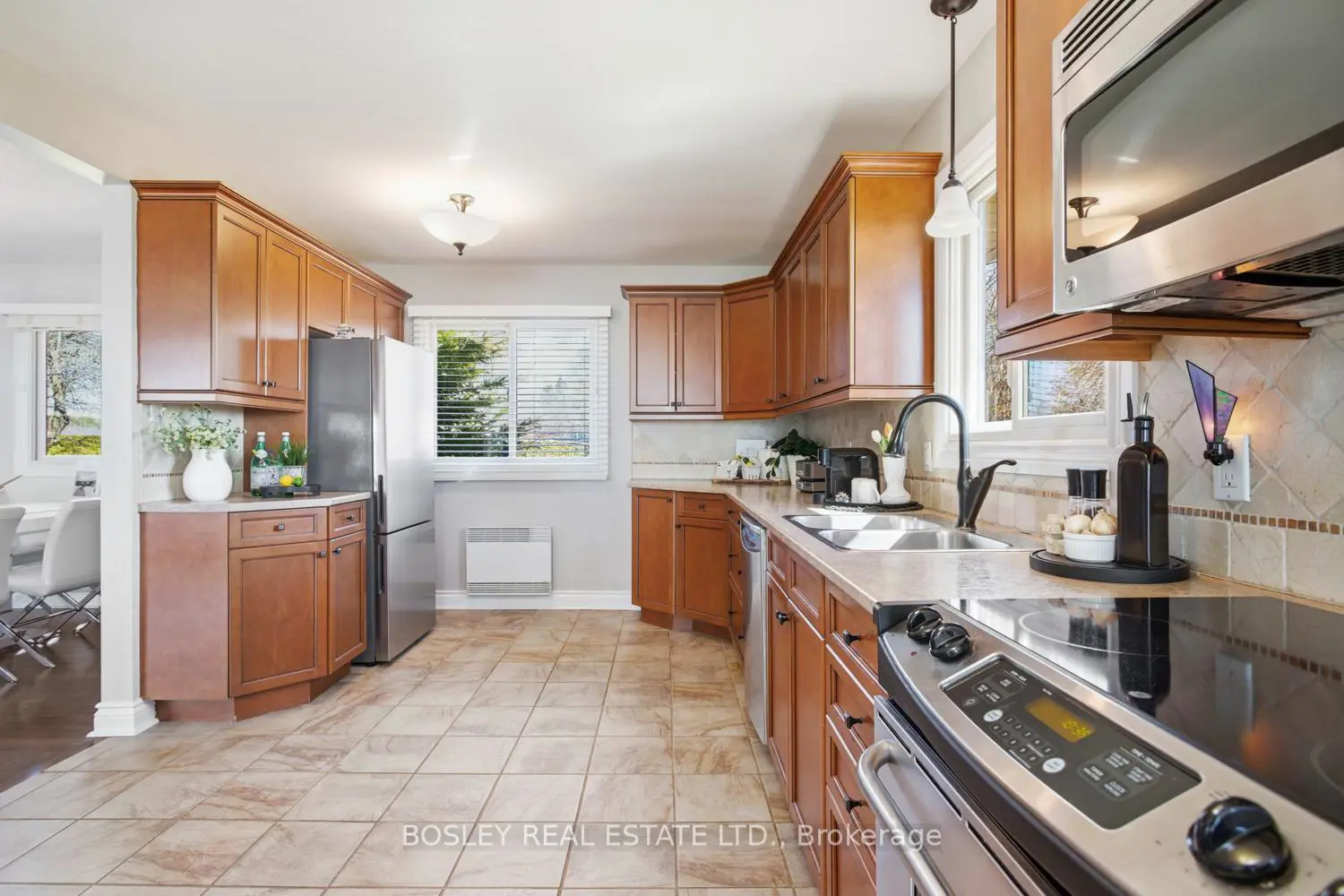 373 Victoria Beach Road photo 3