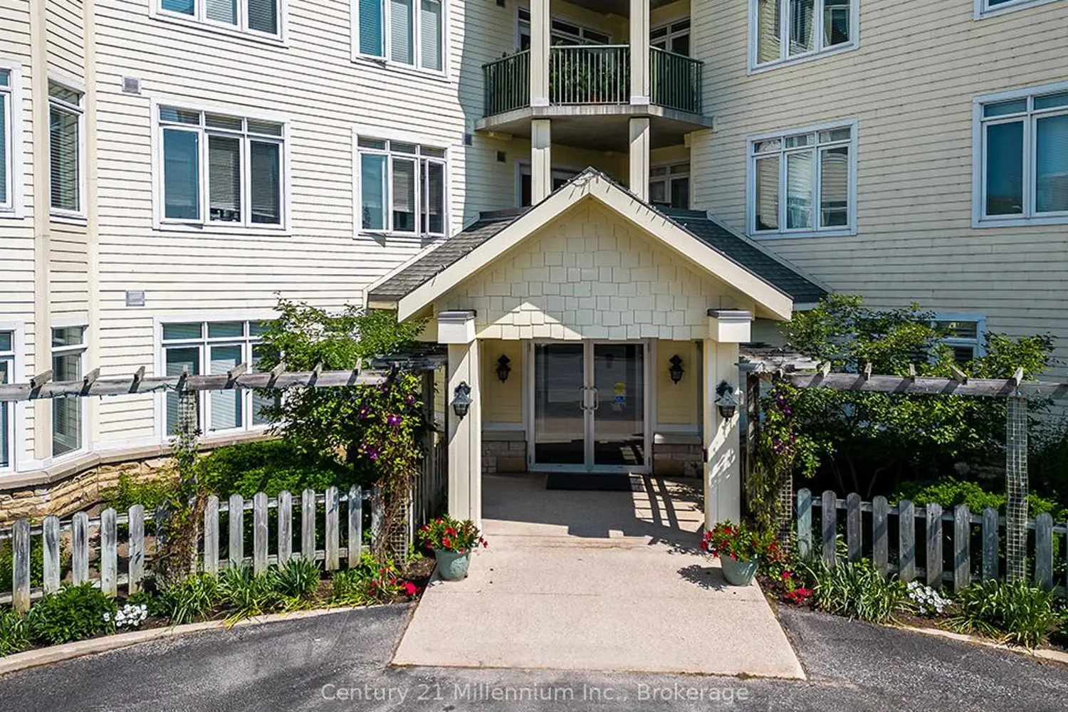 10 Bay Street 407 photo 4