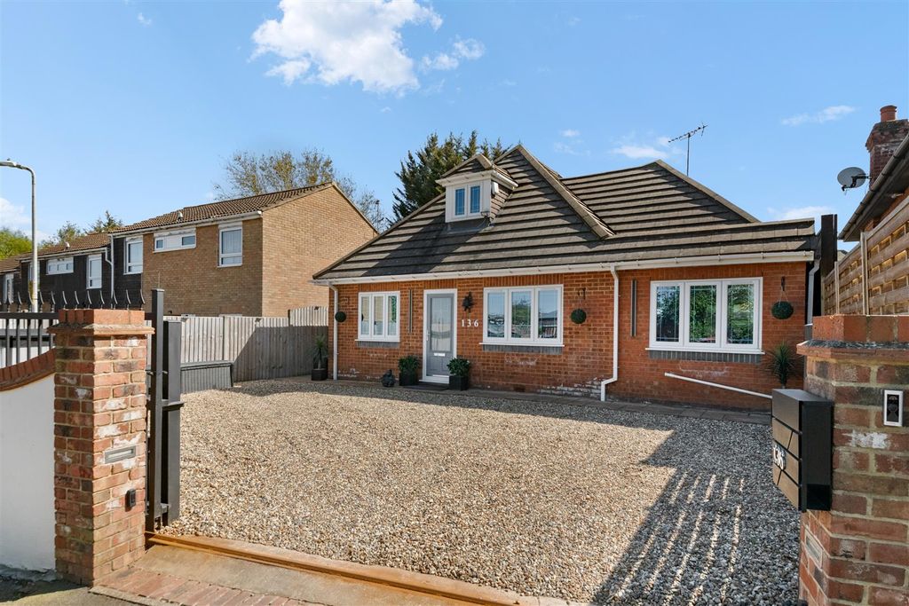 4 bed detached bungalow for salePole Hill Road, Hayes UB4