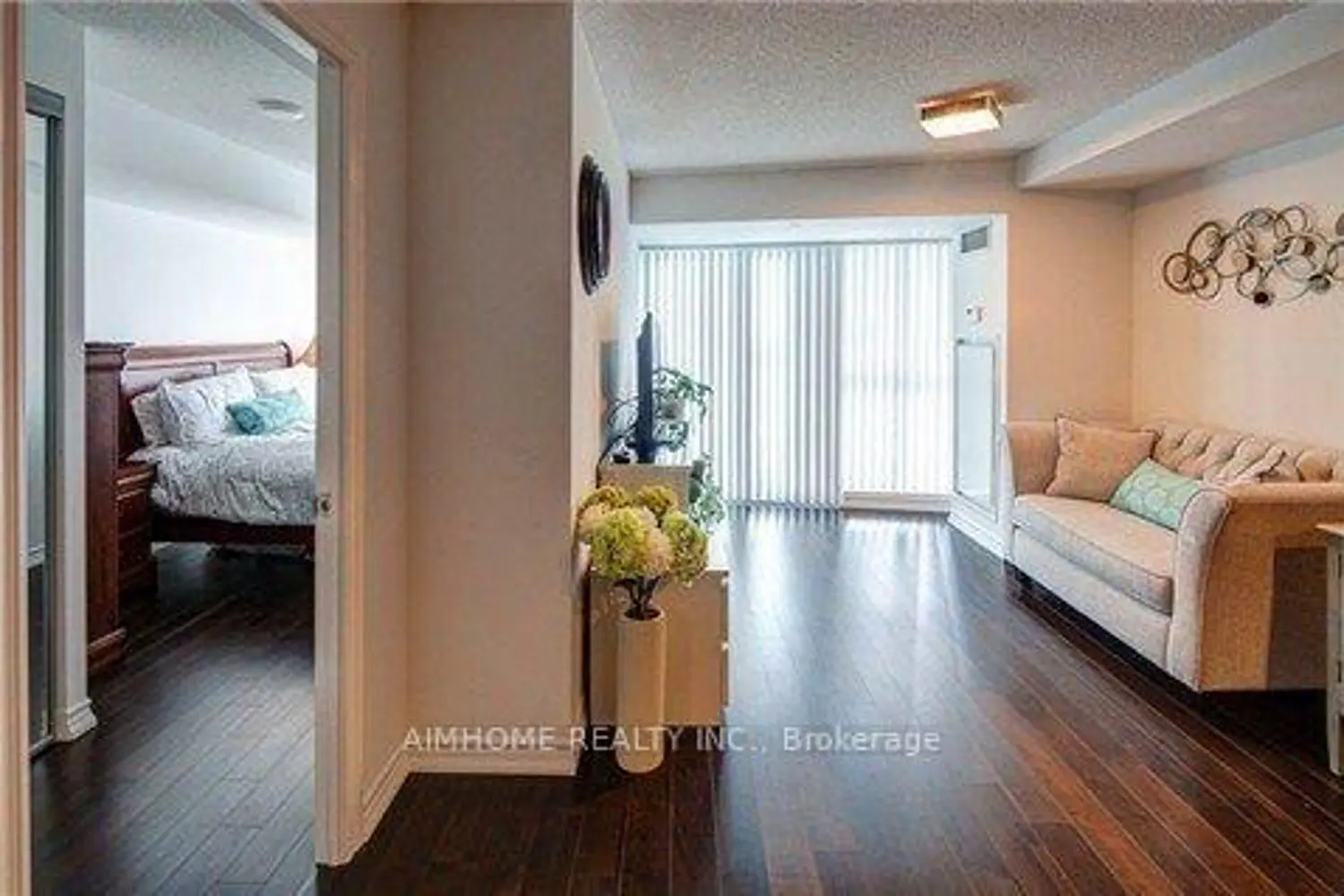386 Yonge Street 1405 photo 2