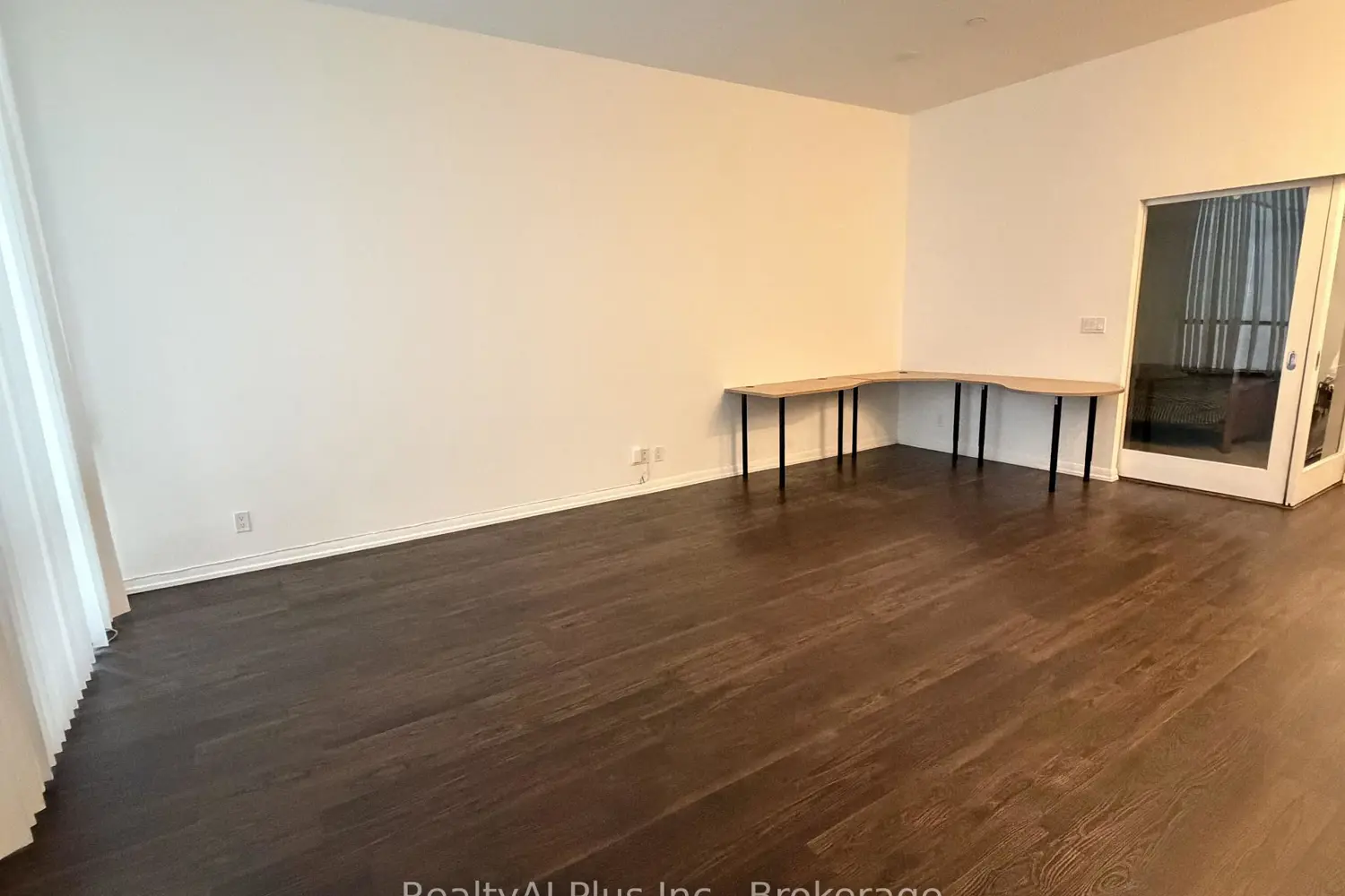 832 Bay Street 213 photo 3