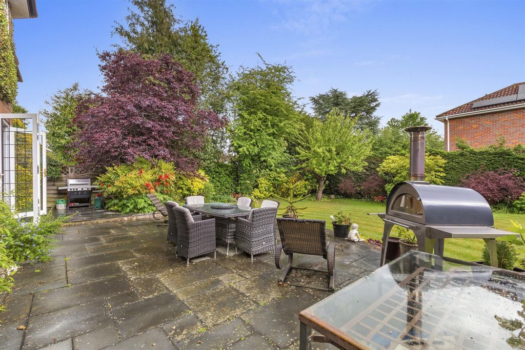 Additional image 21 of 5 bed detached house for saleMarlow Hill, High Wycombe HP11