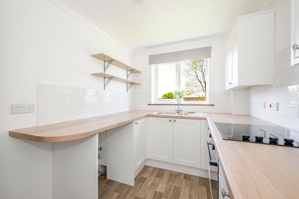 1 bed flat for saleStation Road, Heathfield TN21 photo 5
