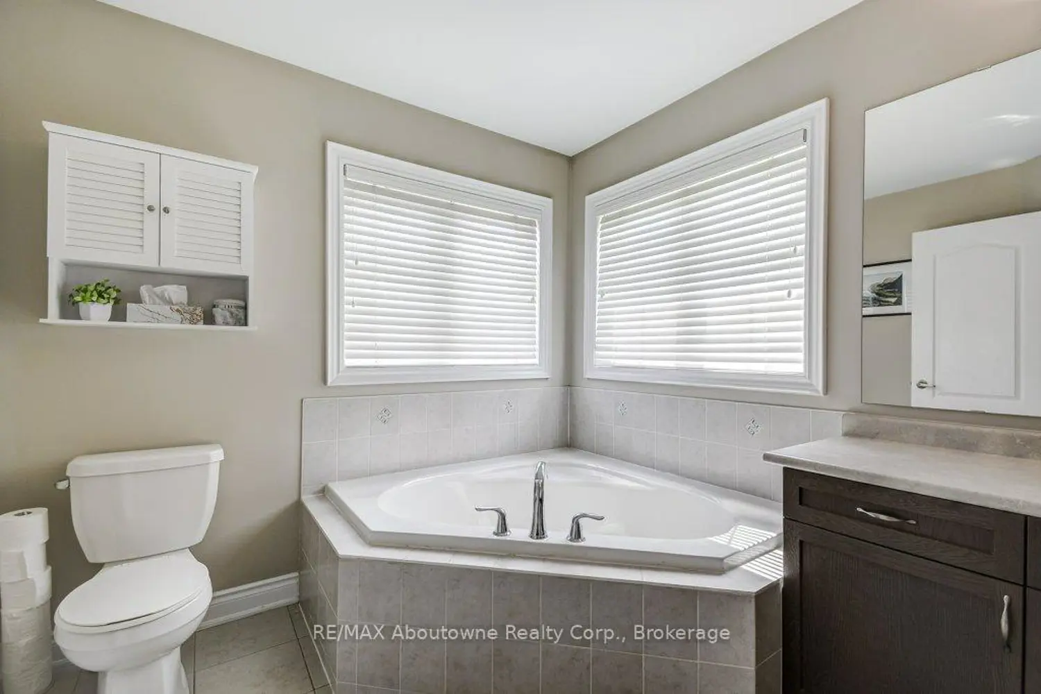 Additional image 9 of 2454 Greenwich Drive