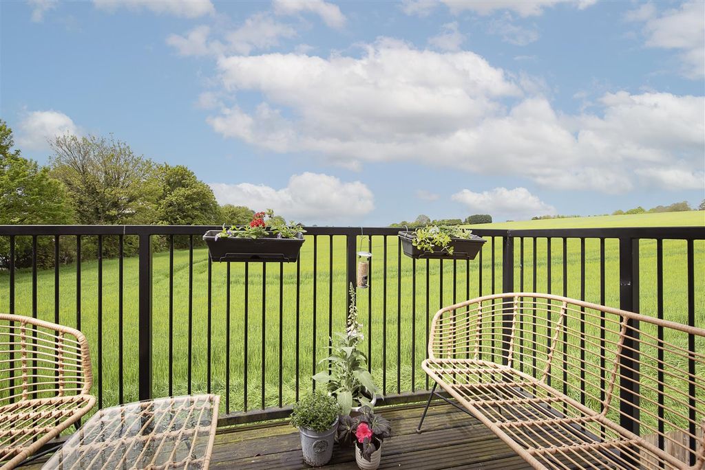 Additional image 8 of 2 bed flat for saleLuton Road, Harpenden AL5