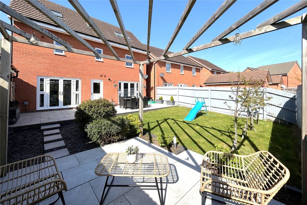 Additional image 24 of 5 bed detached house for saleViney Close, Hook, Hampshire RG27