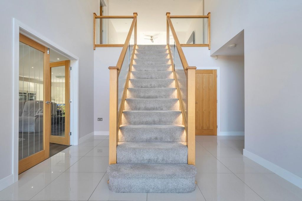 Additional image 3 of 5 bed detached house for saleNorth Close, Havant PO9