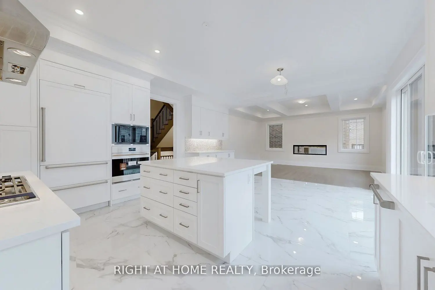 7 Adario Crescent photo 2