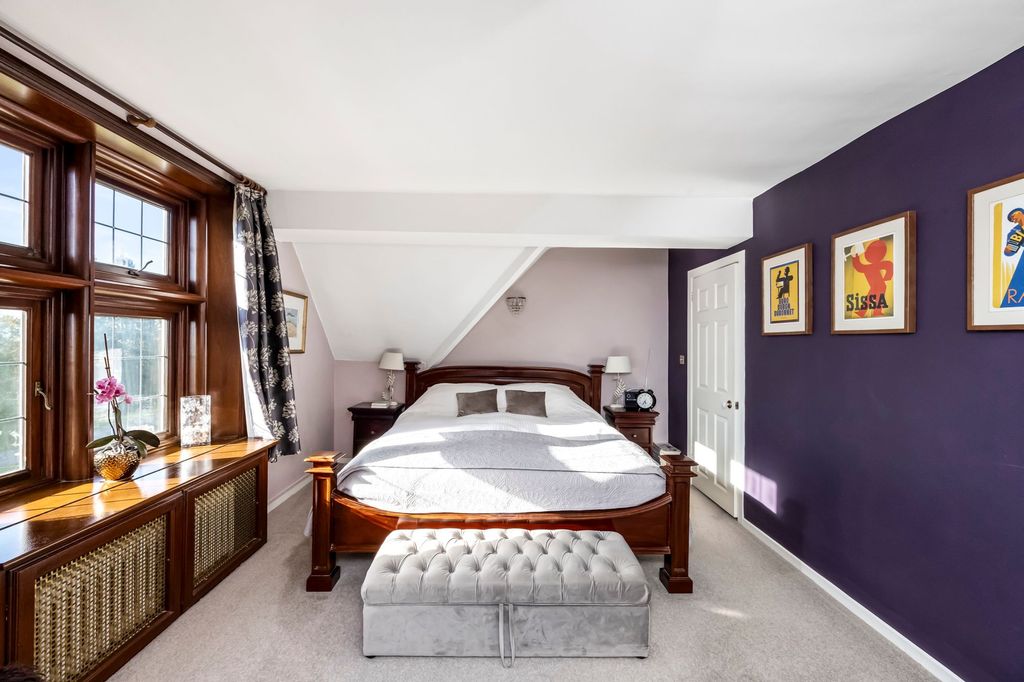 3 bed flat for saleDenne Park, Denne Park House Denne Park RH13 photo 3