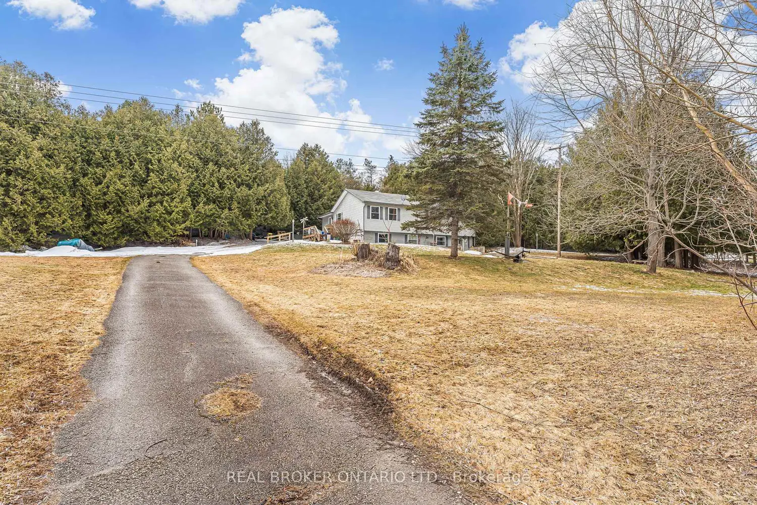 588458 County Rd. 17 Road photo 3