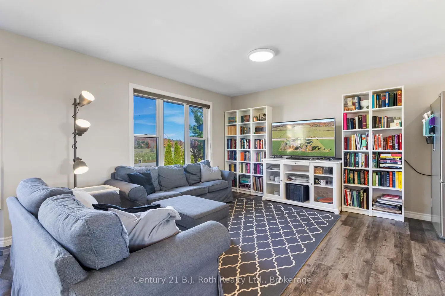 21388 Grey Rd 16 photo 4
