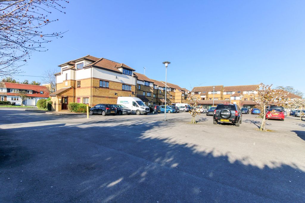Additional image 8 of 1 bed flat for saleRectory Road, Rochford SS4