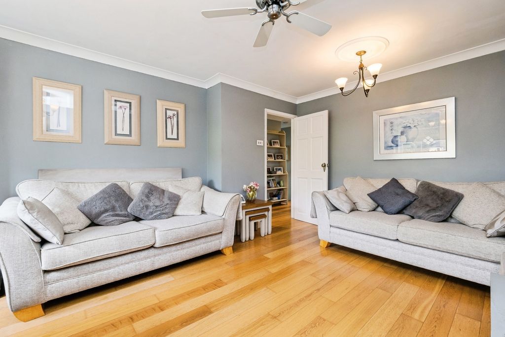 Additional image 13 of 2 bed maisonette for saleHurstlands Close, Hornchurch RM11