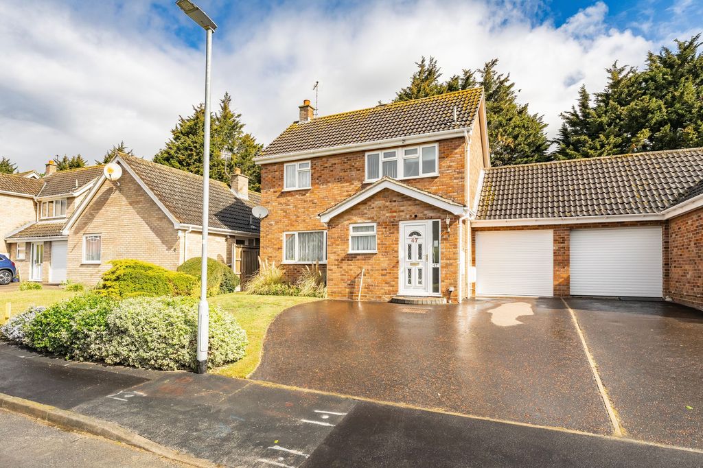 3 bed link detached house for salePilgrims Way, Harleston IP20