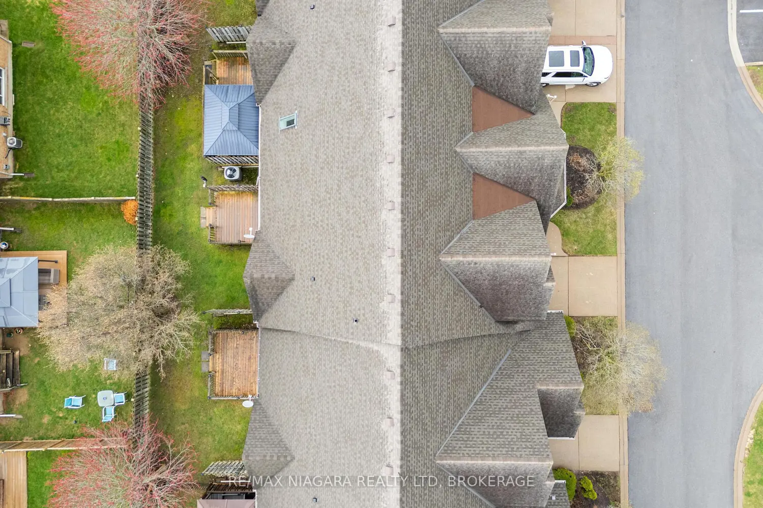 Additional image 18 of 8142 Costabile Drive 16