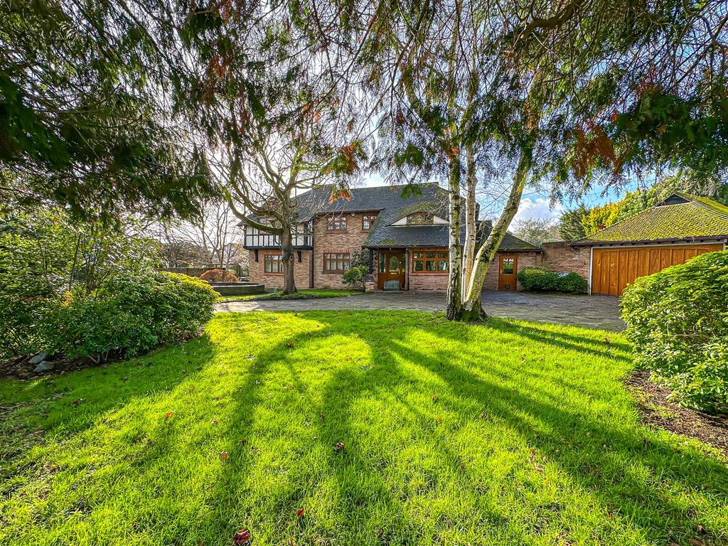 5 bed detached house for saleHighams Road, Hockley SS5