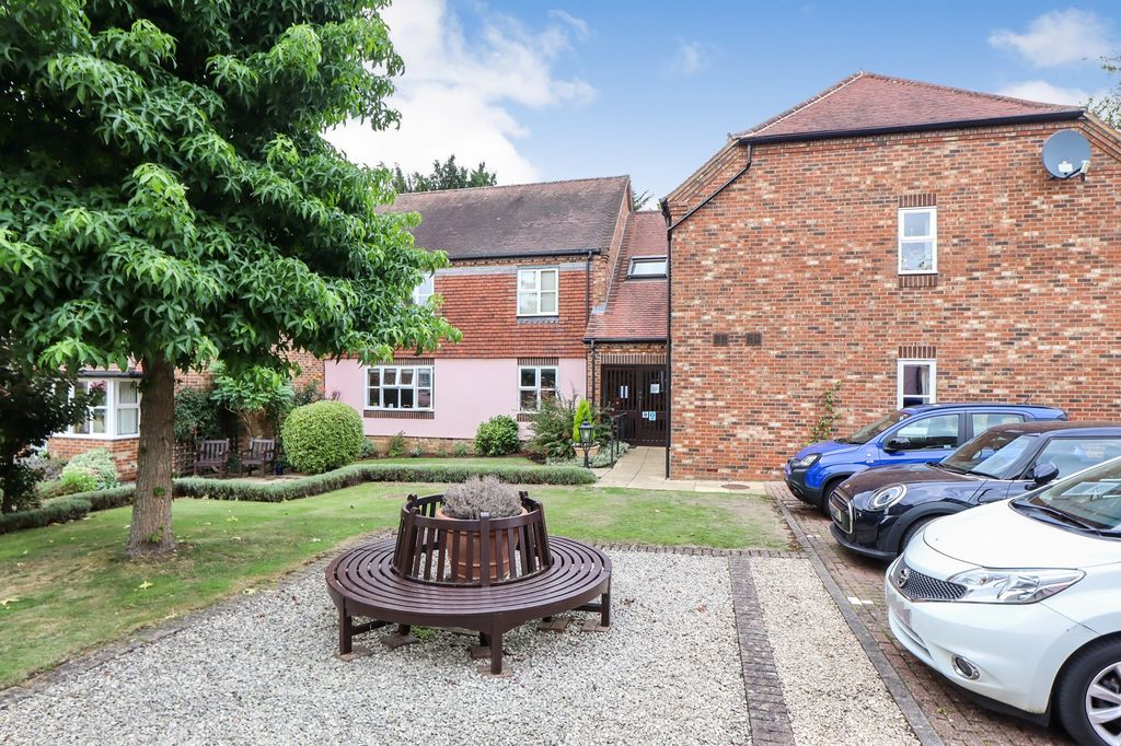2 bed flat for saleSun Lane, Harpenden AL5