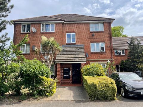 Pearce Close, Mitcham CR4, Studio to rent