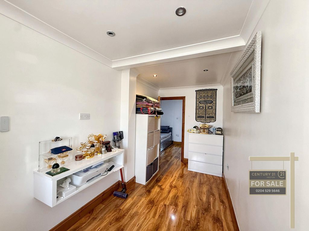 Additional image 9 of 5 bed semi-detached house for saleOxford Avenue, Hayes UB3