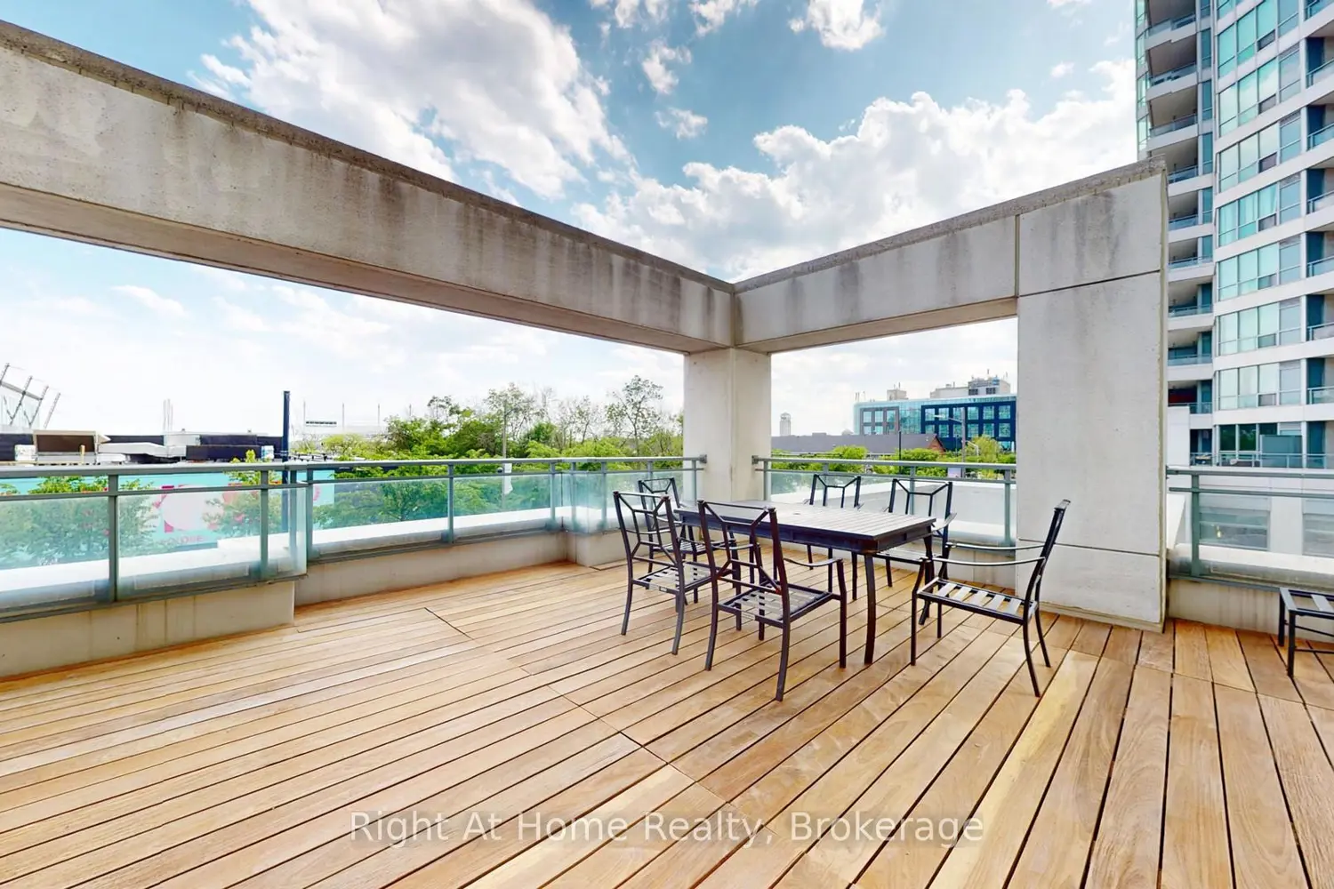 228 Queens Quay 209 photo 3