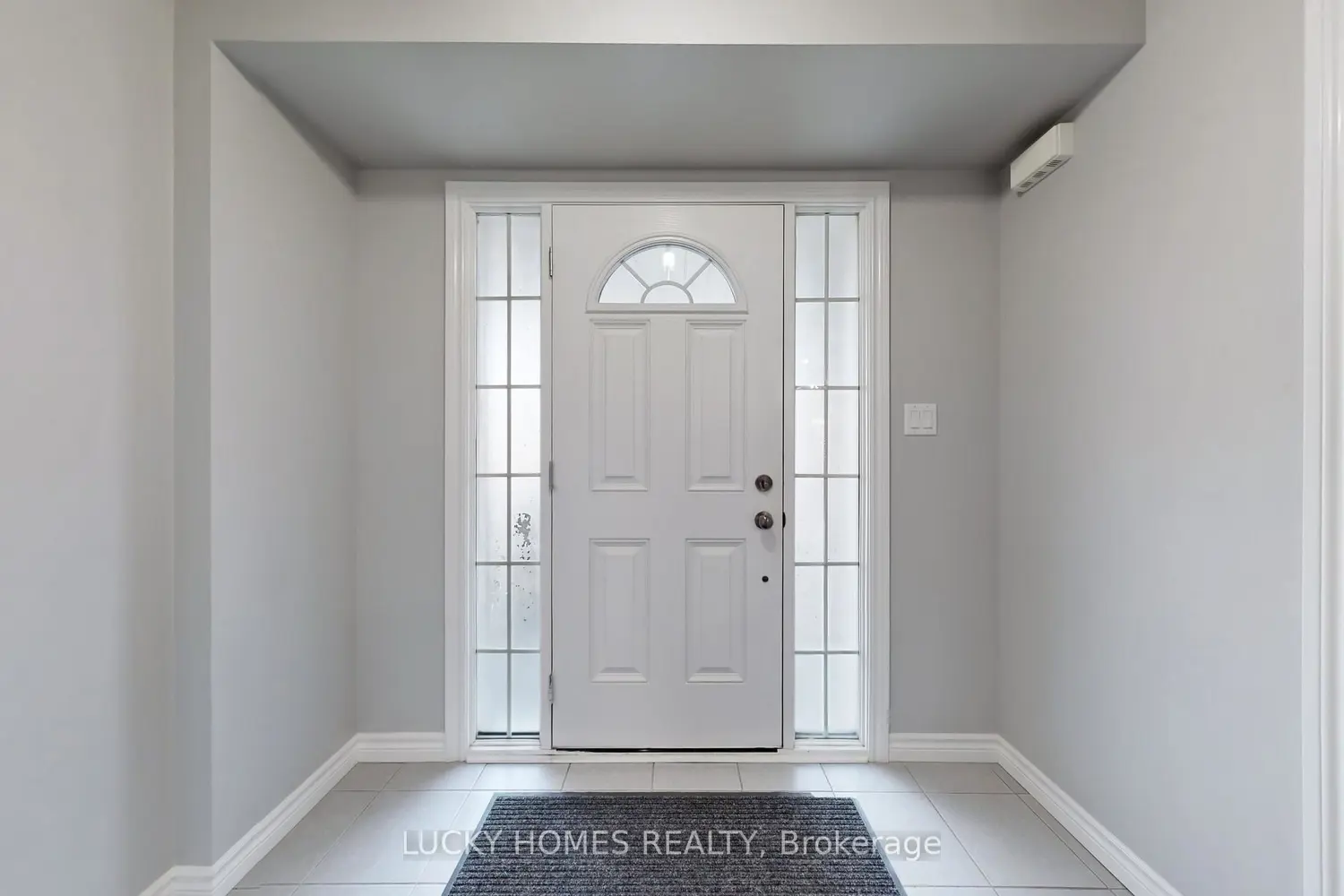1502 Dunedin Crescent photo 3