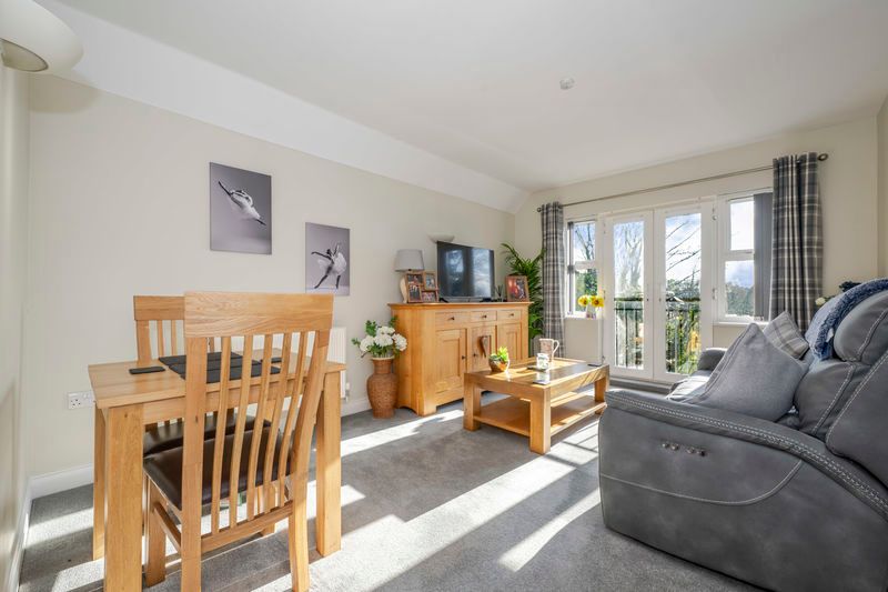 2 bed flat for saleMutton Hall Hill, Heathfield TN21 photo 2