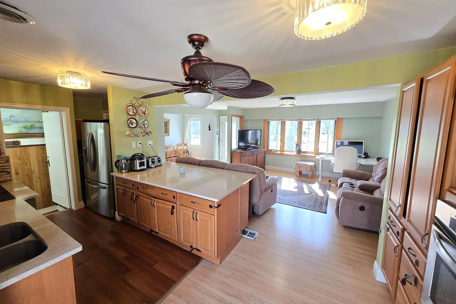 601 Conacher Drive photo 3