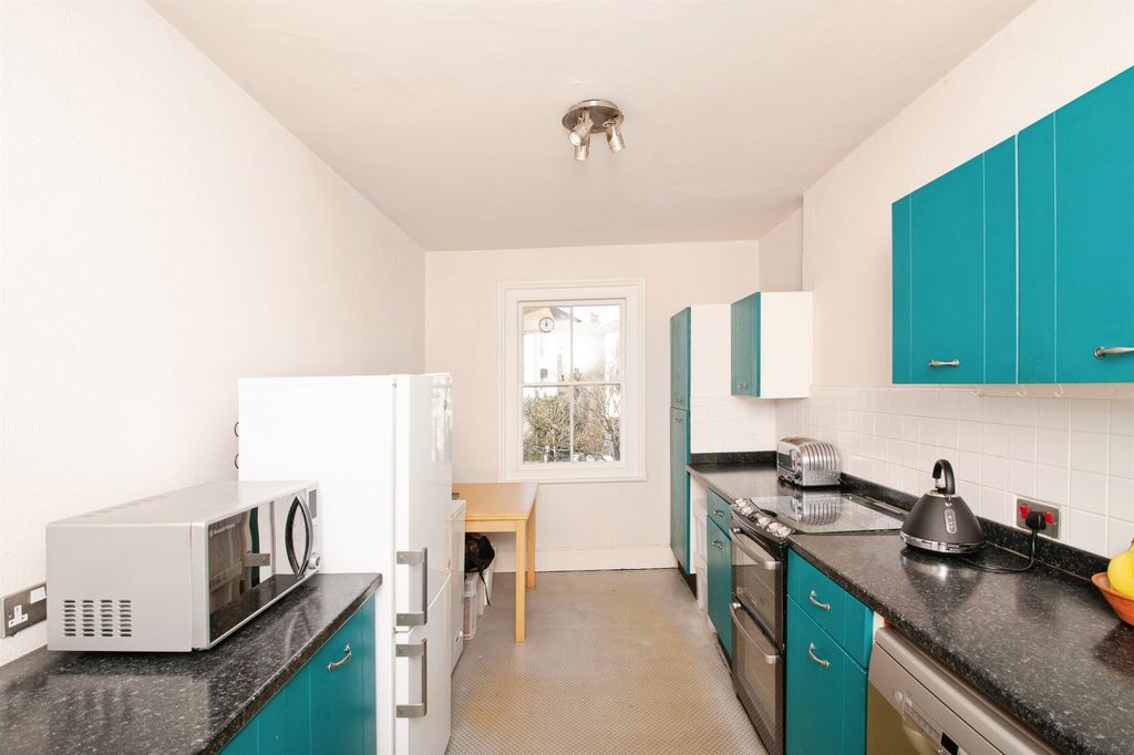 4 bed maisonette for saleThe Mount, St. Leonards-On-Sea TN38 photo 5