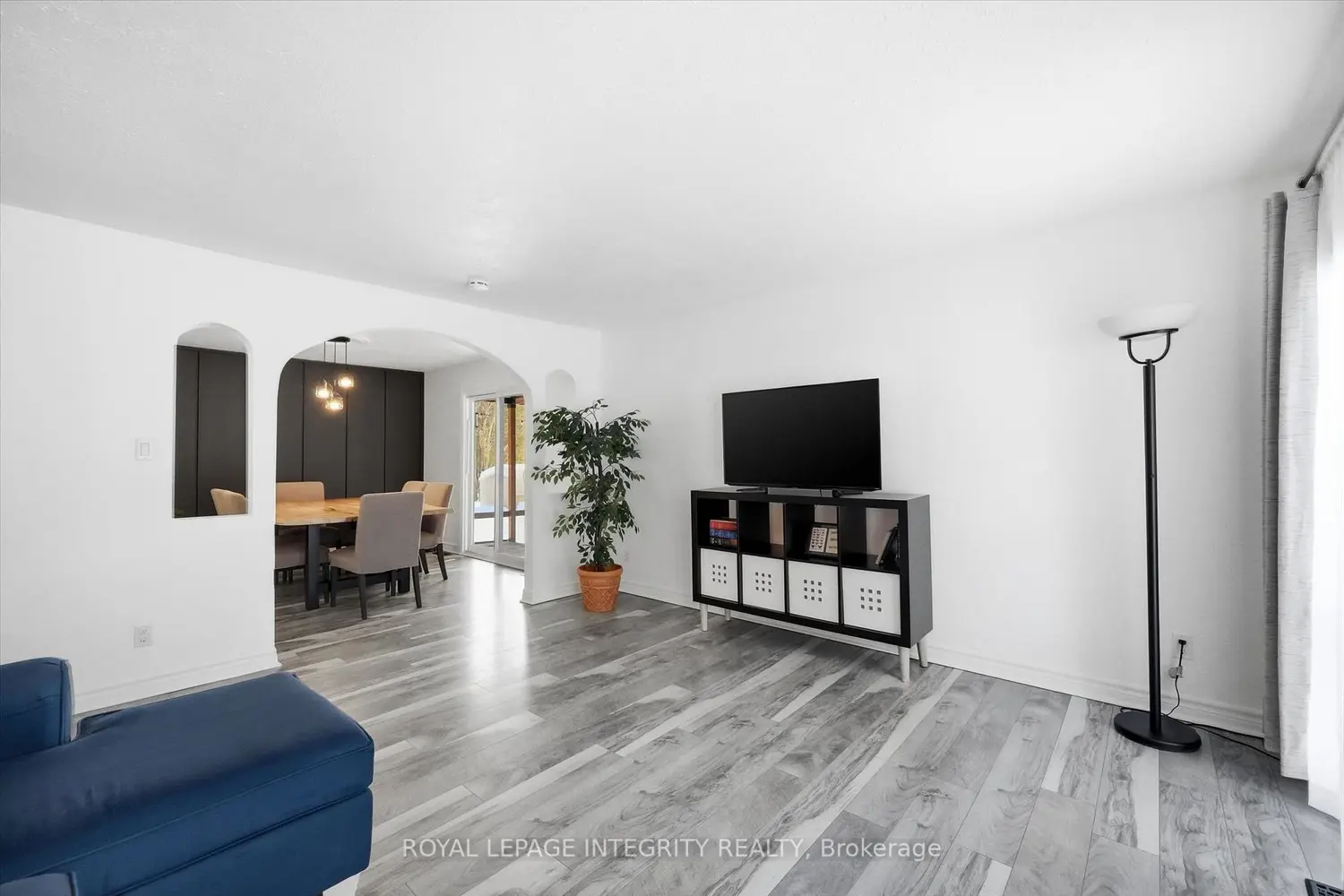 416 Clarence Cambridge Road photo 3