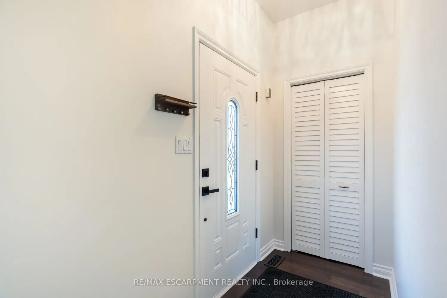 621 Rosseau Road photo 2