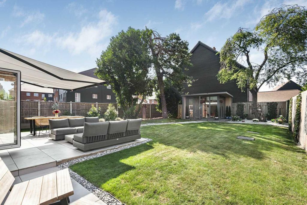 Additional image 36 of 3 bed detached house for saleFlint Close, Rotherfield Greys, Henley-On-Thames RG9