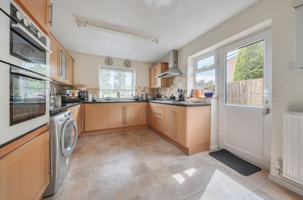Additional image 15 of 4 bed detached house for saleThe Spinney, Hook, Hampshire RG27