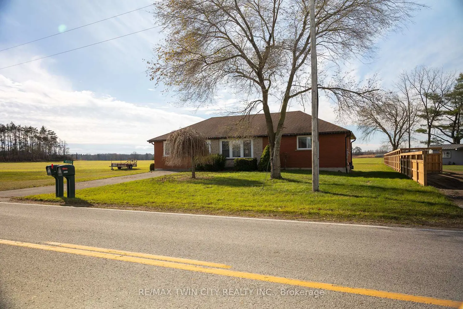 4595 Kelvin Road photo 3