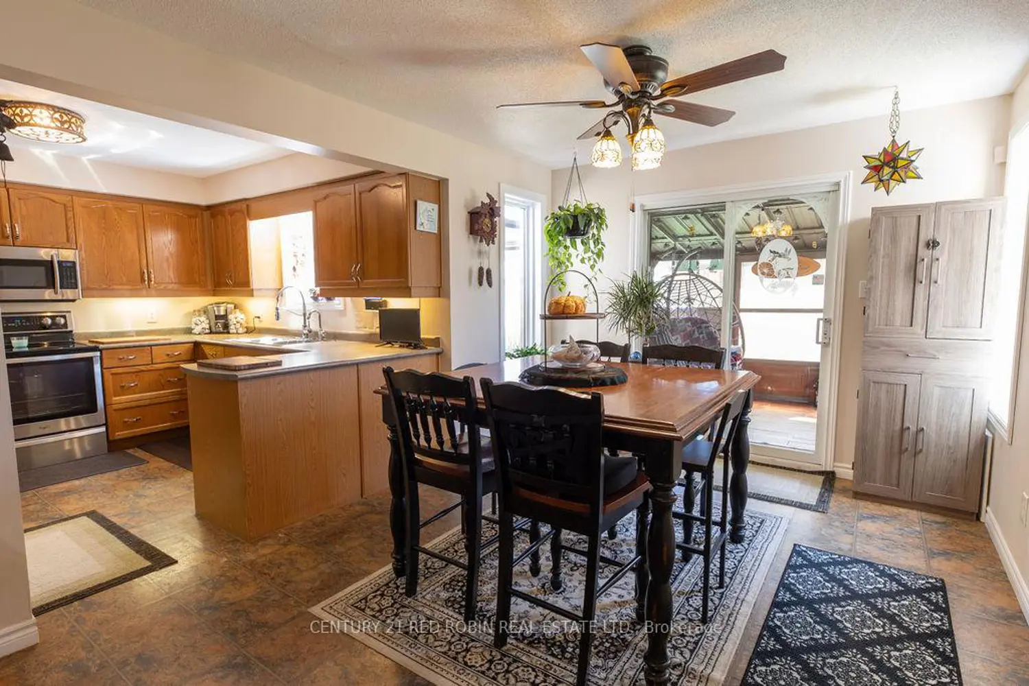 232 Thorne Drive photo 4