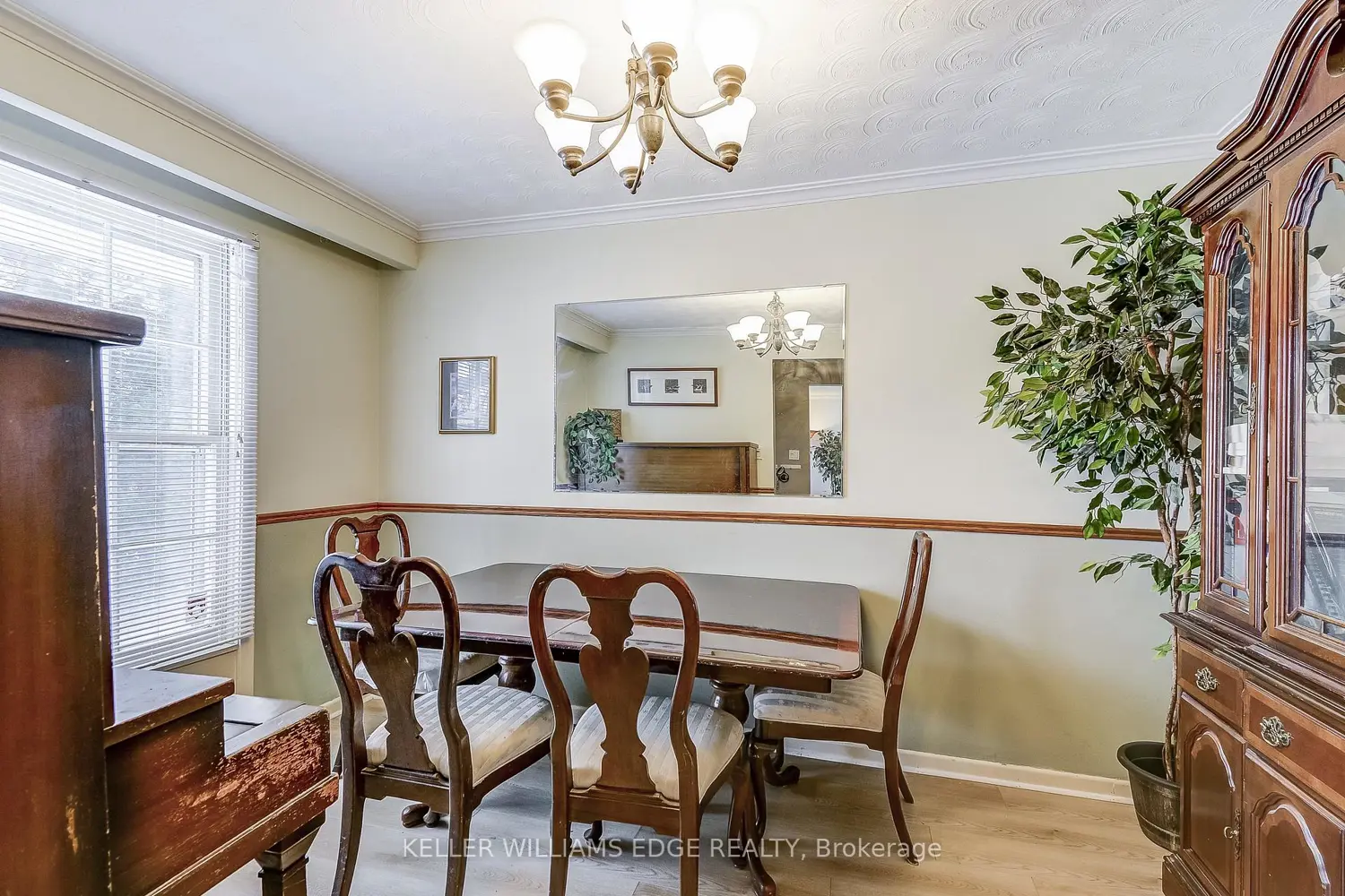 2145 Sandringham Drive photo 3