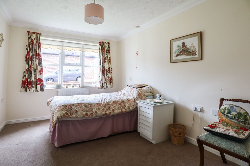 Additional image 4 of 2 bed flat for saleSun Lane, Harpenden AL5