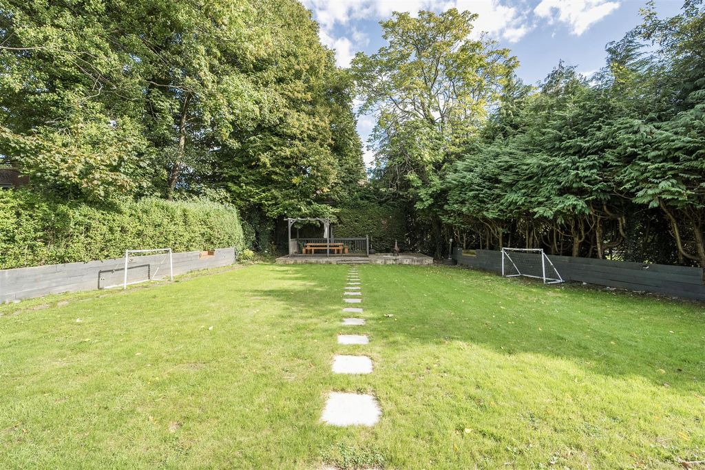 Additional image 11 of 6 bed detached house for saleMerlewood Close, High Wycombe HP11
