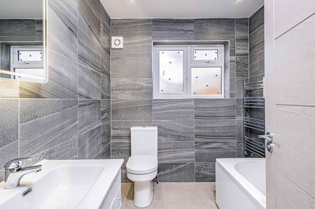Additional image 6 of 5 bed bungalow for saleWaverley Close, Hayes UB3
