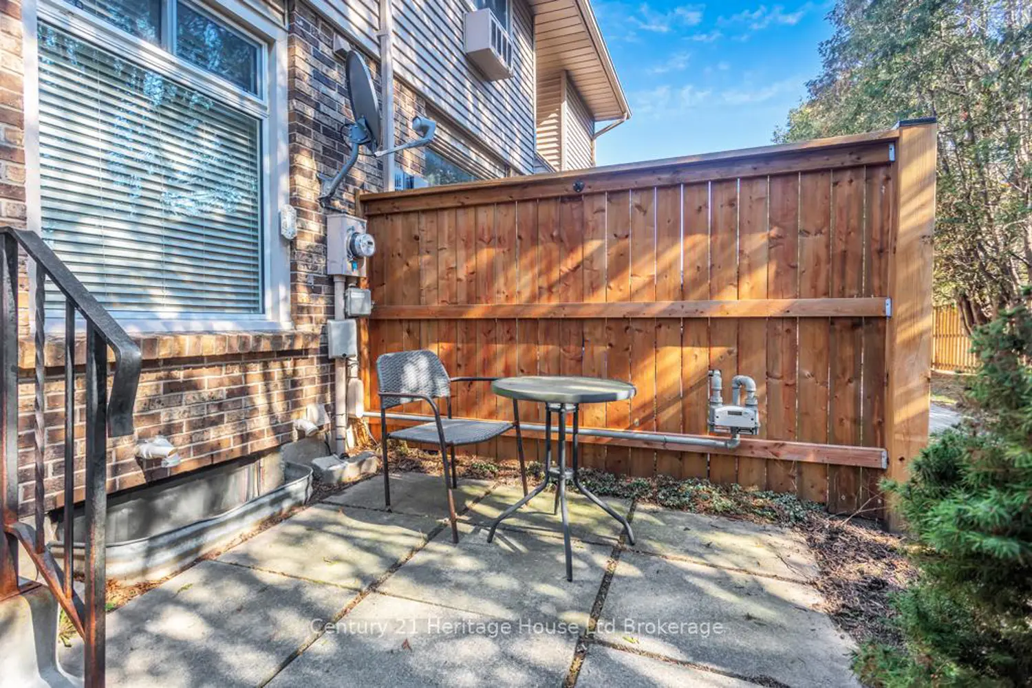 1 Lamers Court 18 photo 3