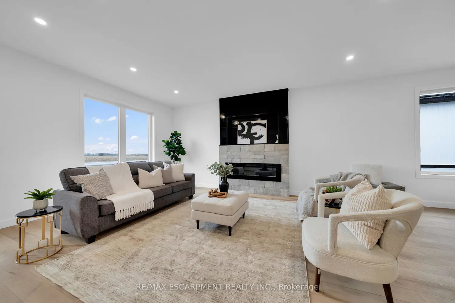 4093 Rainham Road photo 4
