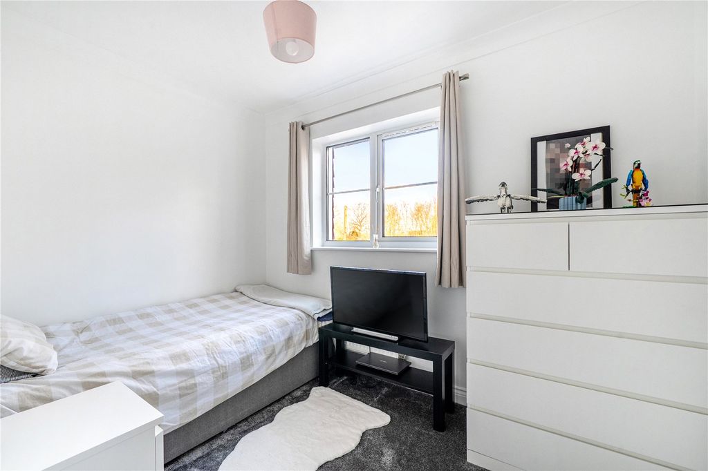 Additional image 19 of 5 bed semi-detached house for saleKingsbridge End, Hook, Hampshire RG27