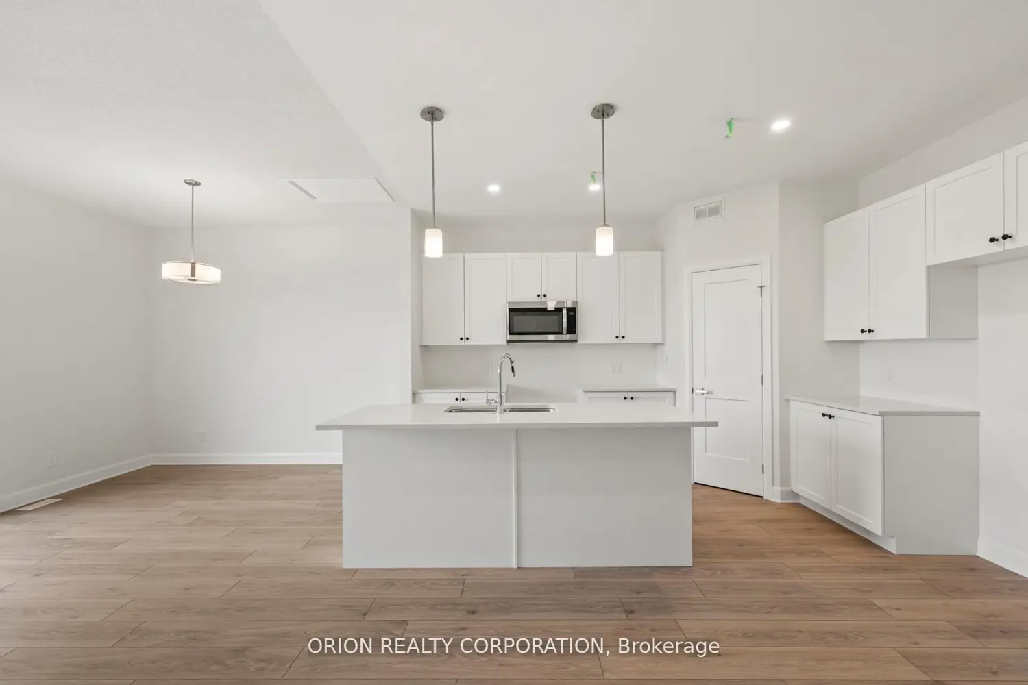 418 Buckthorn Drive photo 4