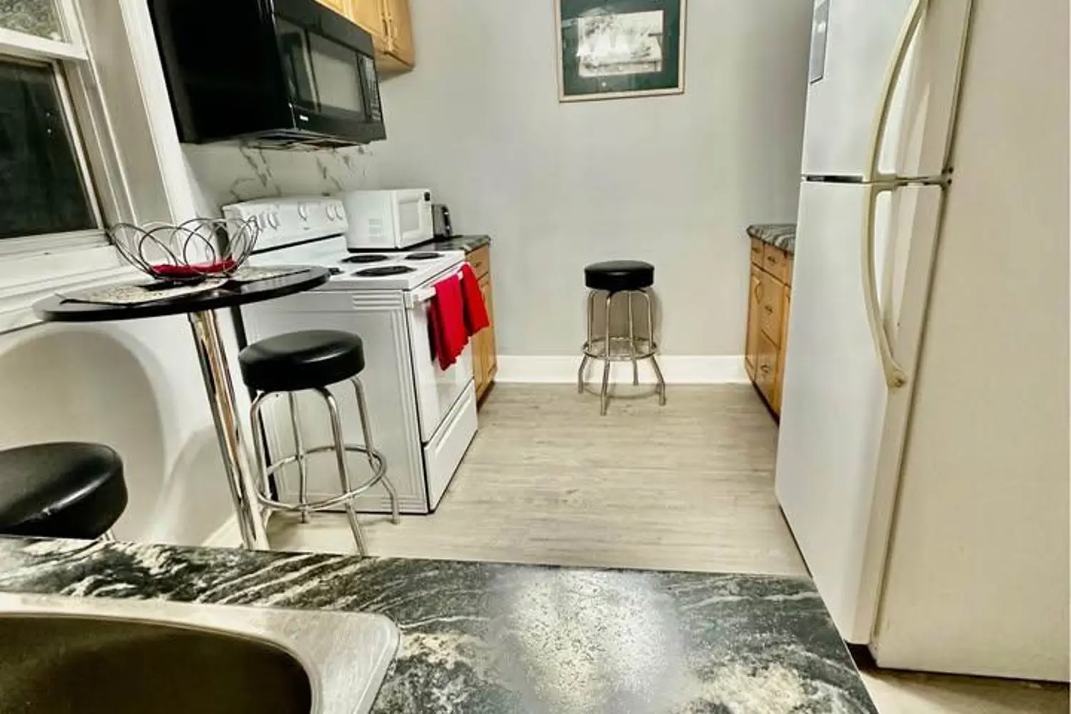 541 Aylmer Street photo 4