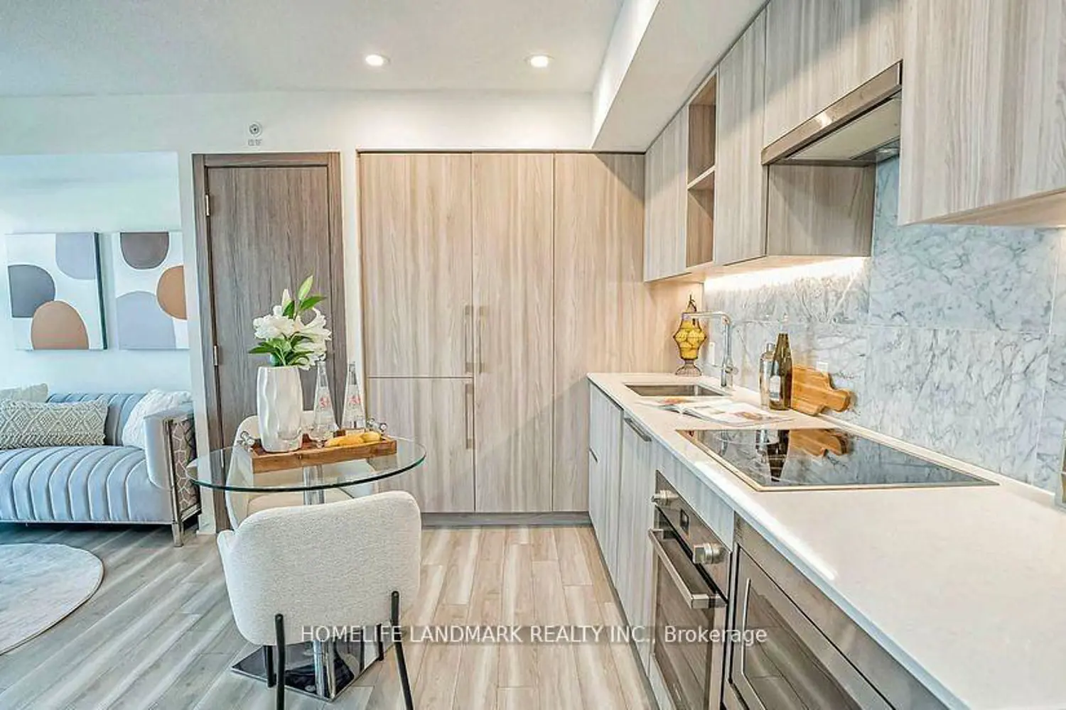 19 Bathurst Street 605 photo 3