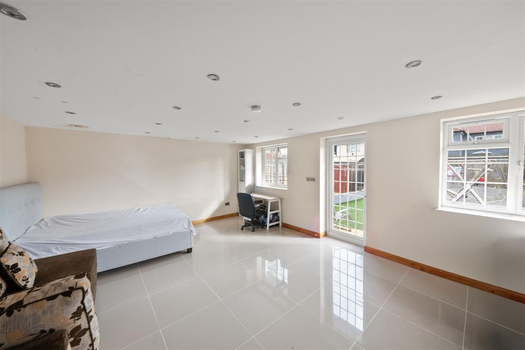 Additional image 9 of 5 bed semi-detached house for saleGrange Road, Hayes UB3