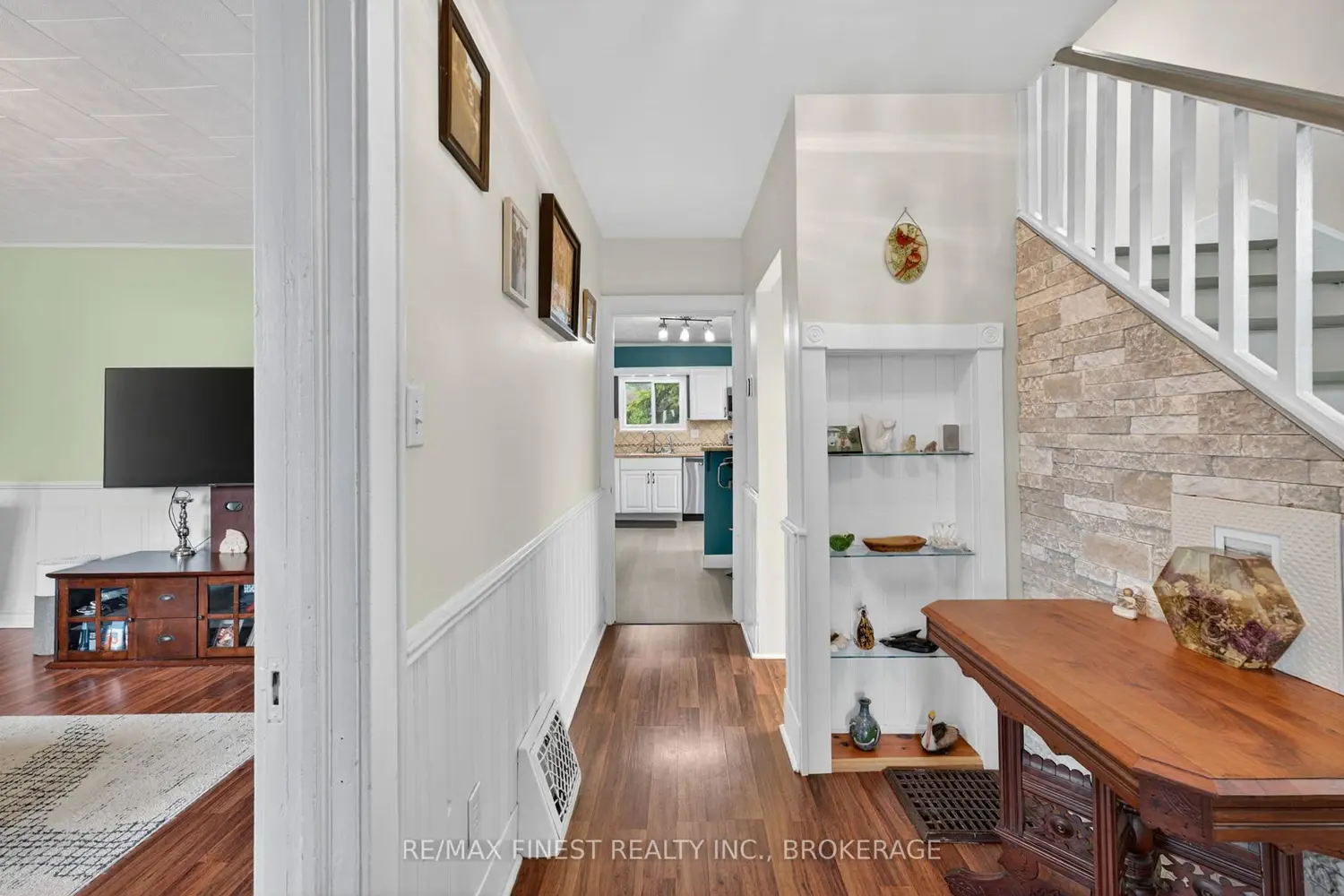 6074 Bank Street photo 3