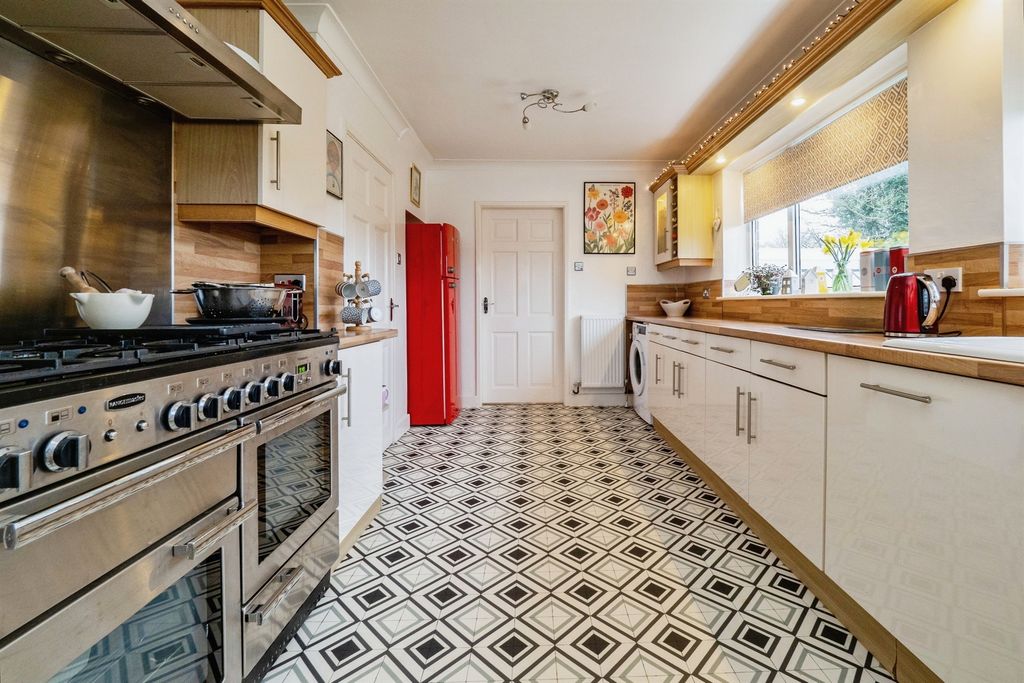 Additional image 4 of 4 bed detached house for saleSouthgate, Hornsea HU18