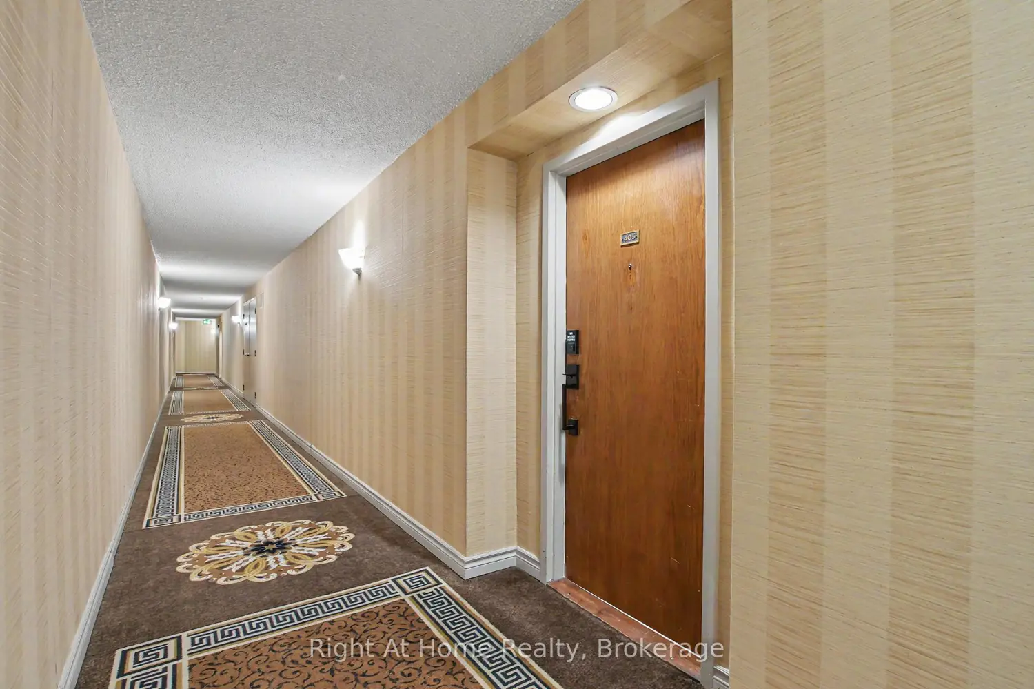 2121 Lakeshore Road 405 photo 3