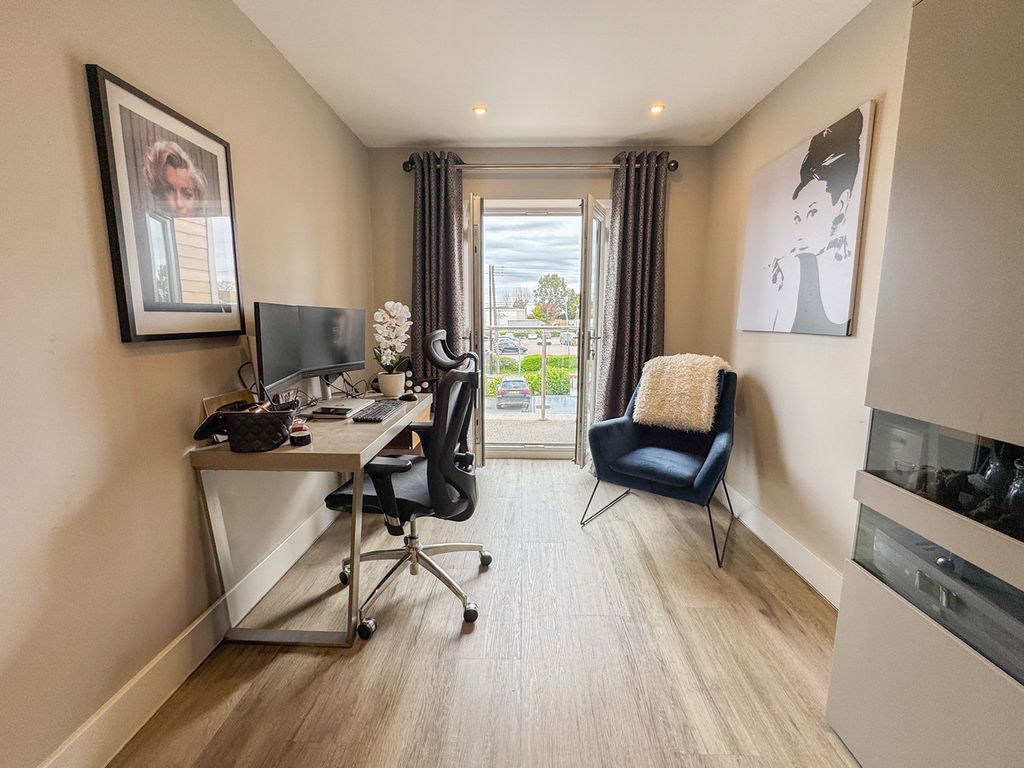 Additional image 18 of 2 bed flat for saleThe Swans, Ferry Road, Hullbridge SS5